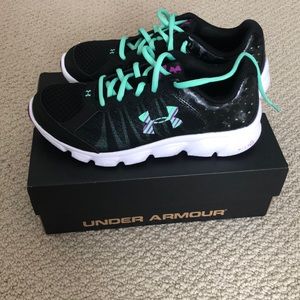 BGirls Under Armour Sneakers Size 4.5